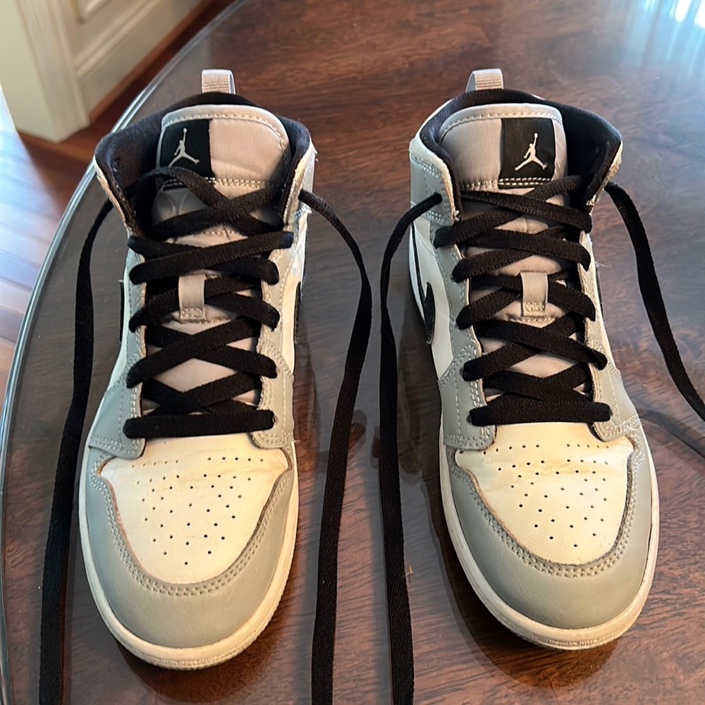 Boys Air Jordan 1 Mid Light Smoke Grey Size 3